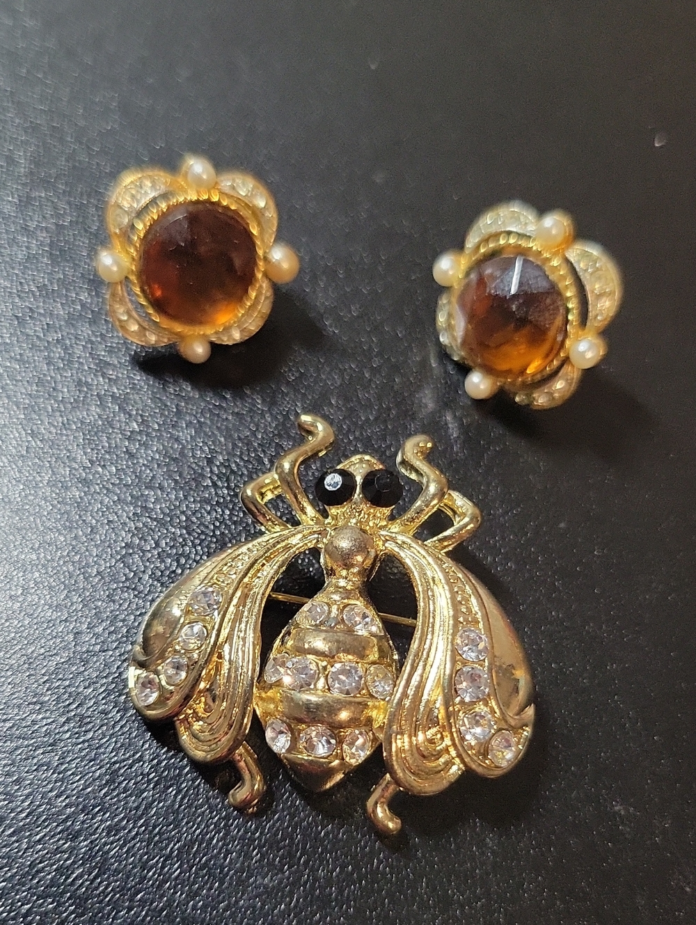 Gold-Tone Bee Brooch and Amber Flower Earrings Set - Women Jewelry